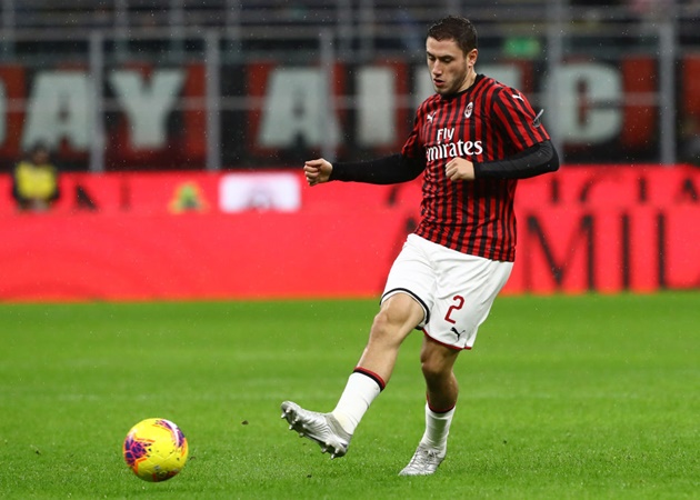6. Davide Calabria đã thực sự thoát khỏi hình ảnh của một "thảm họa" tại AC Milan. Anh có tổng cộng 84 pha tắc bóng và dần trở thành nhân tố quan trọng nơi hàng phòng ngự của AC Milan.