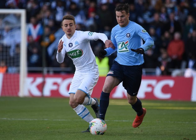 7. Valentin Rongier (áo trắng) thực hiện 83 cú tắc bóng và là một trong những tiền vệ đáng xem nhất Ligue 1 thời điểm này.