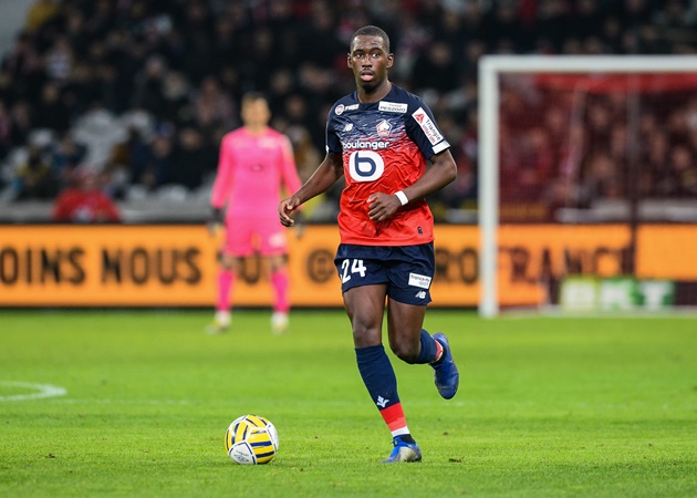Man Utd and AC Milan battling for Boubakary Soumare transfer but Lille reluctant to let midfielder, 21, leave this month - Bóng Đá