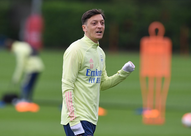 Özil is in talks to join Fenerbahce on loan but Arsenal have indicated they do not want to pay any part of his salary - Bóng Đá