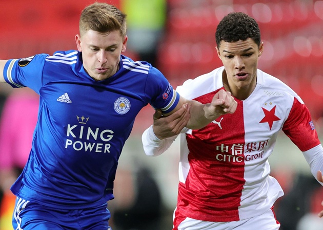 3 pha giải nguy, 3 pha đánh chặn, 4 cú tắc bóng, Alexander Bah đã thực sự khiến các chân sút Leicester City nản lòng với màn trình diễn chói sáng của mình. Anh đã góp công lớn giúp Slavia Praha thắng trận 2-0.