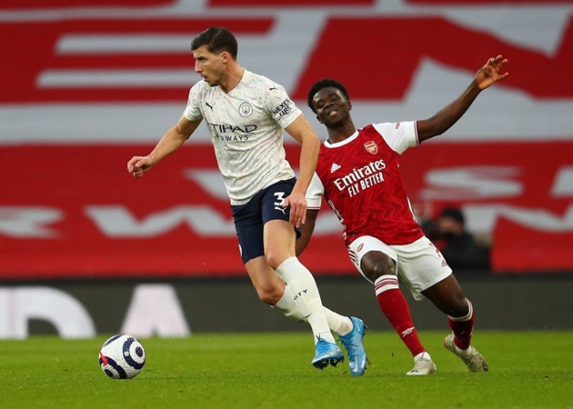 Ruben Dias đã thực sự kéo cả hàng thủ Manchester City đi lên nhờ lối chơi thông minh và khá toàn diện. Chính vì thế, anh sẽ là quân bài chủ chốt của các nhà đương kim vô địch tại EURO 2020. Dự phòng cho cựu cầu thủ Benfica có thể là Ruben Semedo (Olympiacos) và Domingos Duarte (Granada).