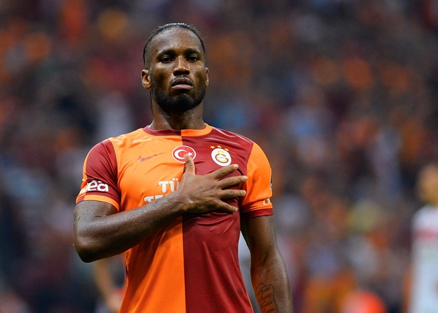 8. Một "quái thú" như Didier Drogba cũng không được Thiago Silva xếp hạng cao. Theo cựu sao PSG, huyền thoại của Chelsea vừa mạnh mẽ, vừa kỹ thuật.