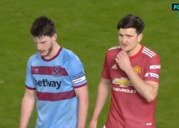 Cả hai đã có cuộc nói chuyện khá thân mật và CĐV tự hỏi rằng liệu Harry Maguire có đang đóng vai "siêu cò" để chèo kéo cầu thủ của The Hammers hay không.