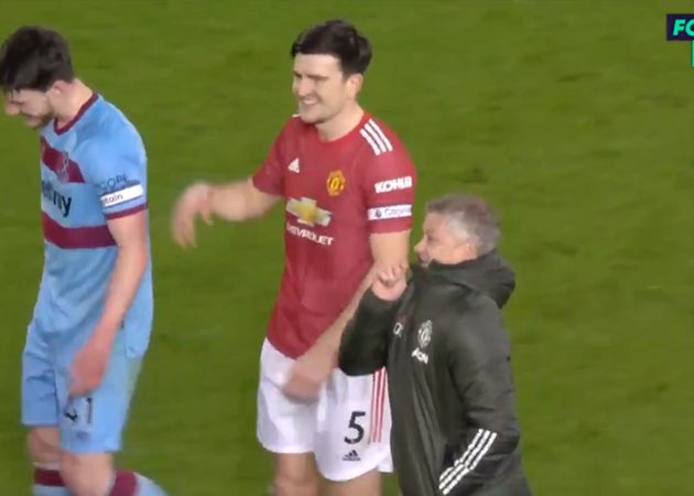 Cuối cùng, cả cựu thuyền trưởng Molde, thủ quân của Quỷ đỏ và Declan Rice đều cười rất tươi khi HLV của M.U nói điều gì đó. Người trong cuộc vẫn chưa lên tiếng về màn "hội ngộ" đầy thú vị này sau trận đấu Manchester United gặp West Ham United.