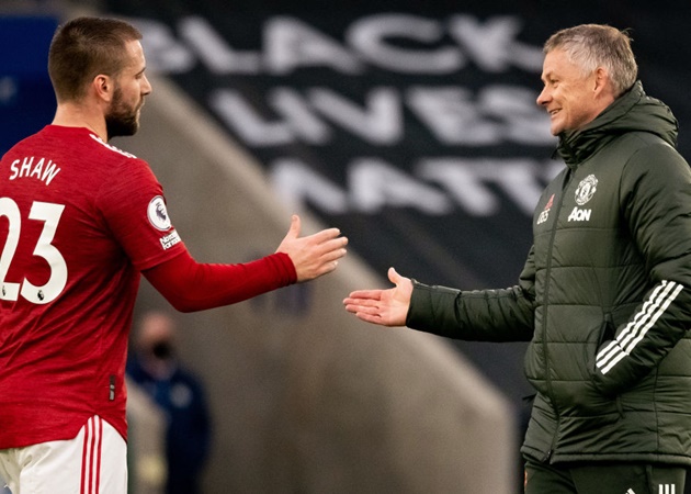 Shaw on Solskjaer: He takes the pressure off the lads and takes it all himself - Bóng Đá
