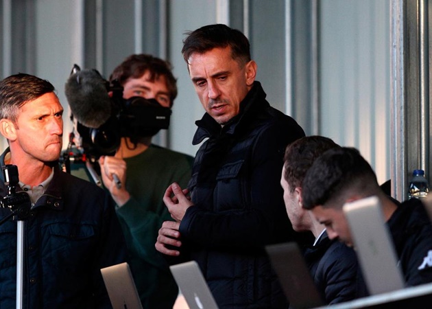 Gary Neville khiến CĐV bất ngờ khi không chỉ nổi tiếng nhờ bóng đá.
