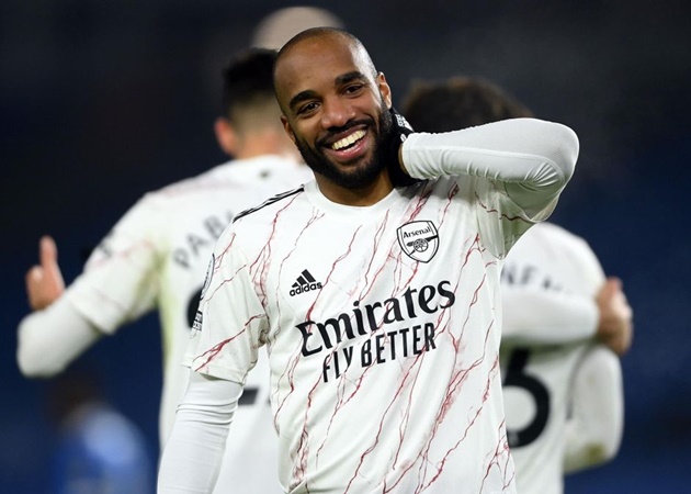 Lacazette is in a strong position, with the player an important figure in the Arsenal dressing room - Bóng Đá