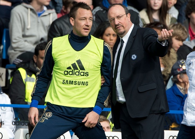 John Terry từng phải ngồi dự bị dưới thời Rafa Benitez.