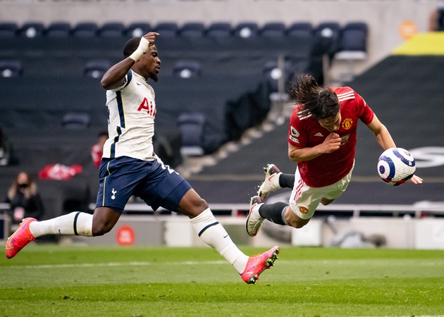 Pha ghi bàn đẹp mắt của Cavani vào lưới Spurs.