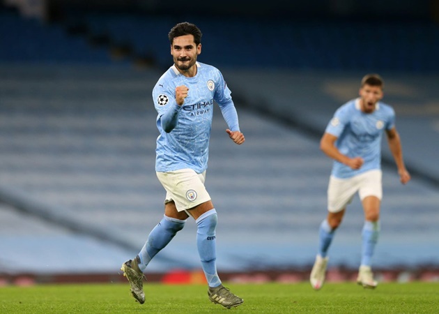 Sự nghiệp Ilkay Gundogan lại "lên hương" sau khi gia nhập Manchester City. Bởi lẽ, anh đã giành được chức vô địch Premier League. Tại tứ kết cúp C1 mùa này, cầu thủ người Đức có dịp tái ngộ Borussia Dortmund và CLB của anh đang dẫn 2-1 sau lượt đi .