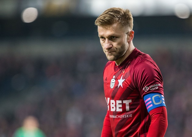 Jakub "Kuba" Blaszczykowski từng gắn bó với Wolfsburg 3 năm sau khi rời Borussia Dortmund và rồi hồi hương để khoác áo Wisla Krakow. Cầu thủ người Ba Lan cũng đang đeo băng đội trưởng.