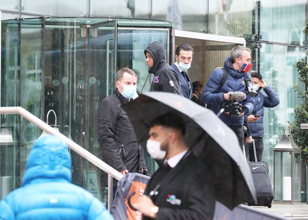 Lộ hình ảnh về Mbappe, PSG 'sợ hãi' hành quân đến Manchester - Bóng Đá