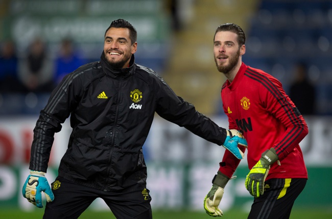 Jose Mourinho is interested in Sergio Romero at Roma among other Serie A clubs - Bóng Đá