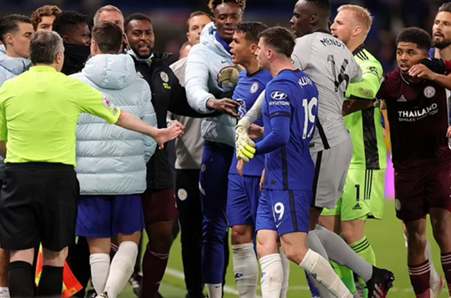Chelsea Players Absolutely Lost It After Spotting Daniel Amartey In Ugly Touchline Brawl - Bóng Đá