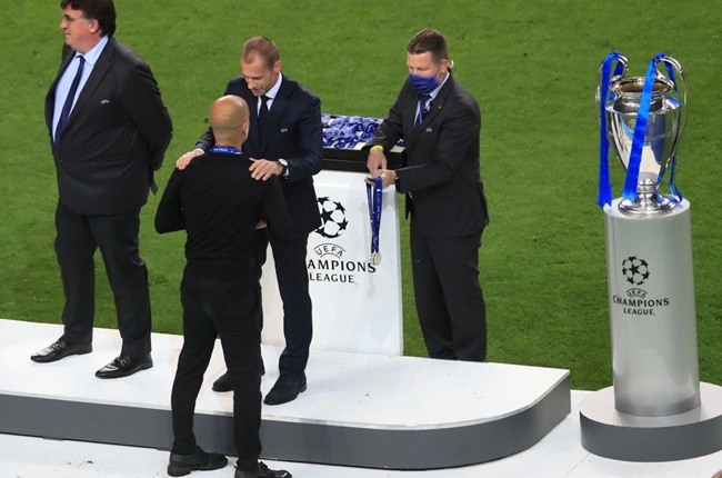 CĐV gọi tên Solskjaer sau hành động khó tin của Pep Guardiola - Bóng Đá