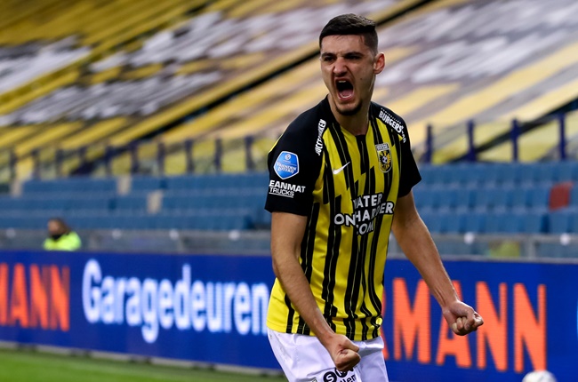 Thomas Tuchel considering bringing Chelsea youngster Armando Broja into Premier League squad with contract talks set to begin - Bóng Đá