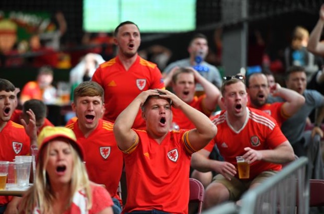 Bale bất lực, CĐV Wales khóc cạn nước mắt trong ngày chia tay EURO - Bóng Đá