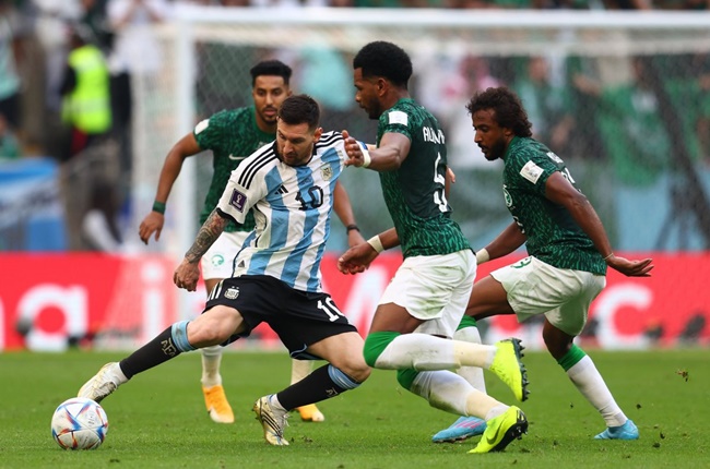 Messi đối mặt