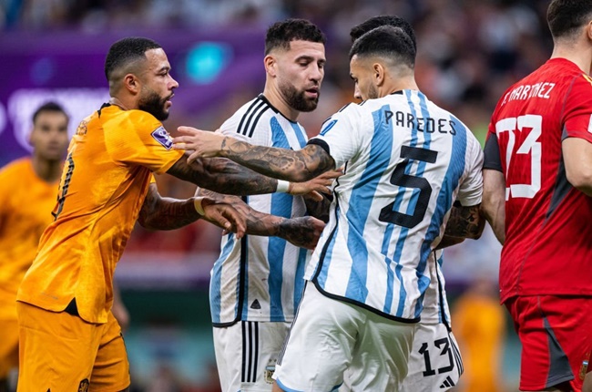 Paredes từng là tâm điểm trong trận gặp Hà Lan.