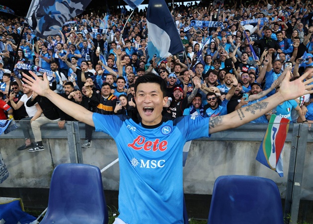 Napoli bật đèn xanh, Man Utd đã biết phải làm gì với Kim Min-jae - Bóng Đá