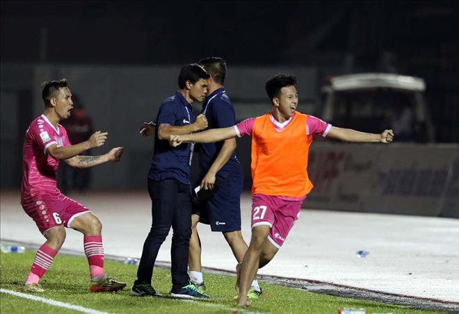 HLV Tài Em vui mừng với chiến thắng của Sài Gòn FC trước SLNA - Bóng Đá