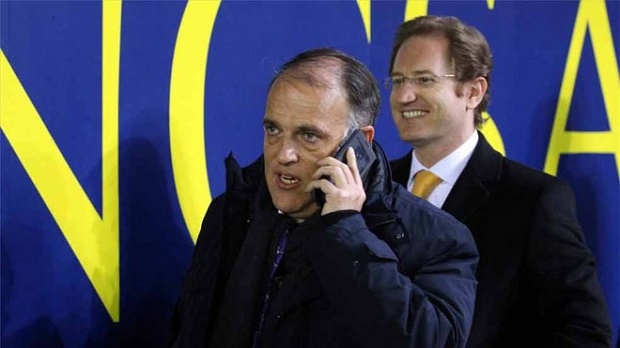 Chủ tịch La Liga phản ứng thế nào sau cái chỉ tay của Pique - Bóng Đá