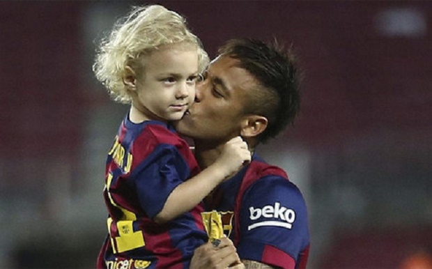 Con trai Neymar hội ngộ Messi, Suarez và Pique 'đệ nhị'  - Bóng Đá