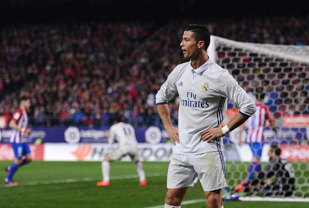 Ronaldo trước nguy cơ lỡ Siêu kinh điển - Bóng Đá