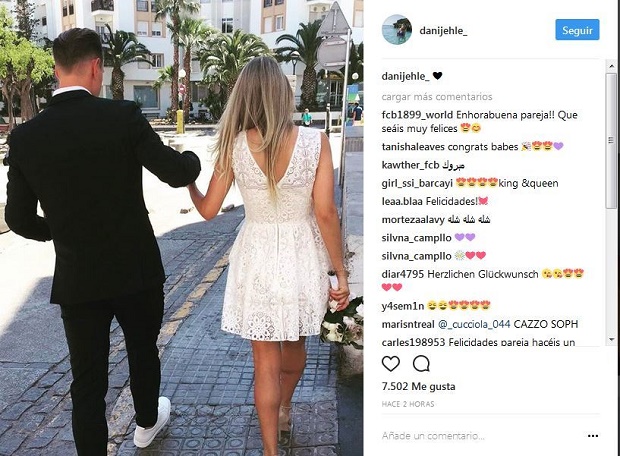Thủ thành Barca khoe phong cách khó đỡ trong đám cưới - Bóng Đá