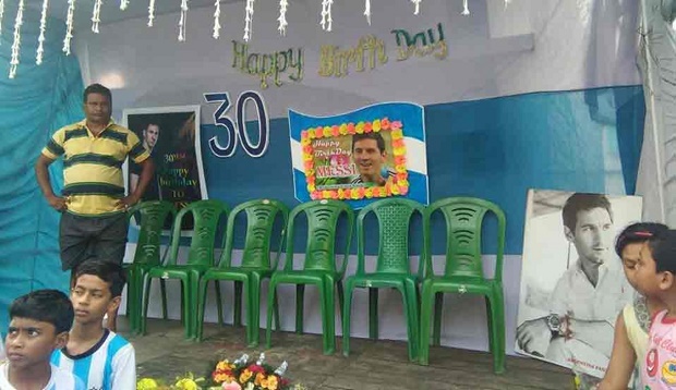 Tại Ấn Độ, Messi cũng có tiệc mừng sinh nhật - Bóng Đá