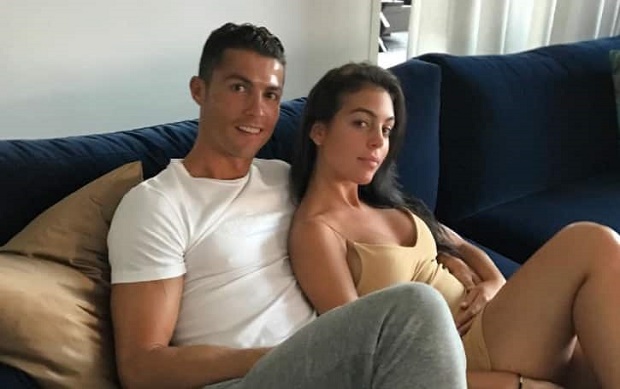  Ronaldo xác nhận bạn gái mang bầu  - Bóng Đá