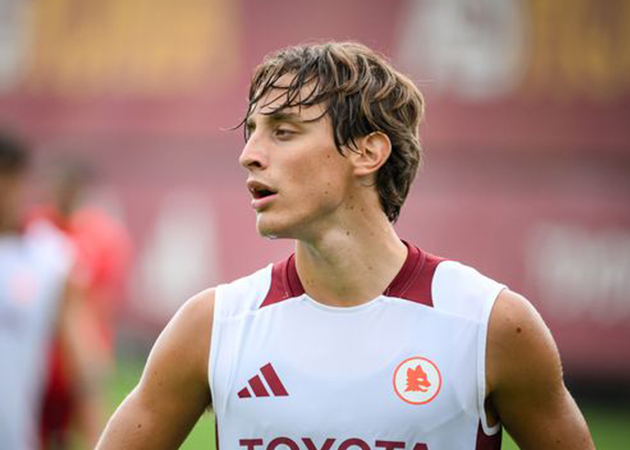 "Hoàng tử thành Rome" mới hào hứng với Frankfurt hơn Nottingham Forest