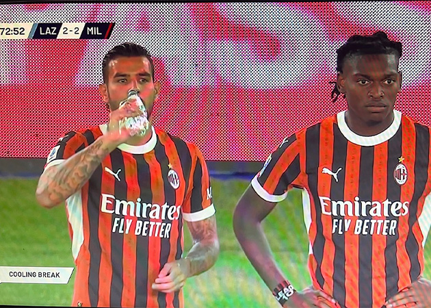 Huyền thoại Milan "chỉ thẳng mặt" 2 ngôi sao vì hành vi gây khó chịu