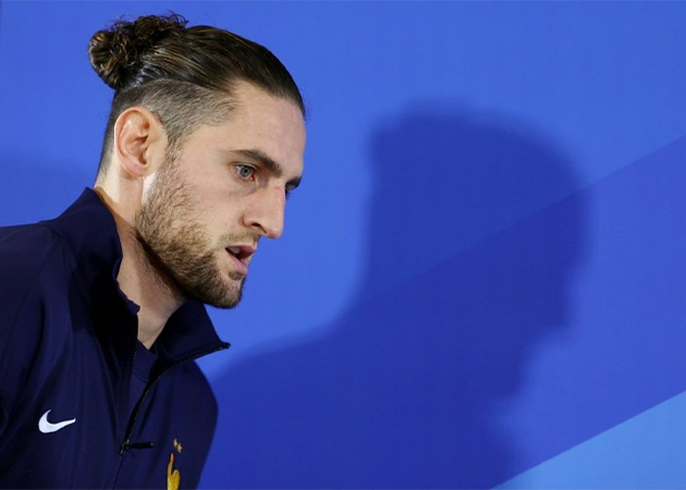 Ảnh bài viết Ugarte chưa đủ, Man Utd vẫn liên hệ với cựu tiền vệ Juventus