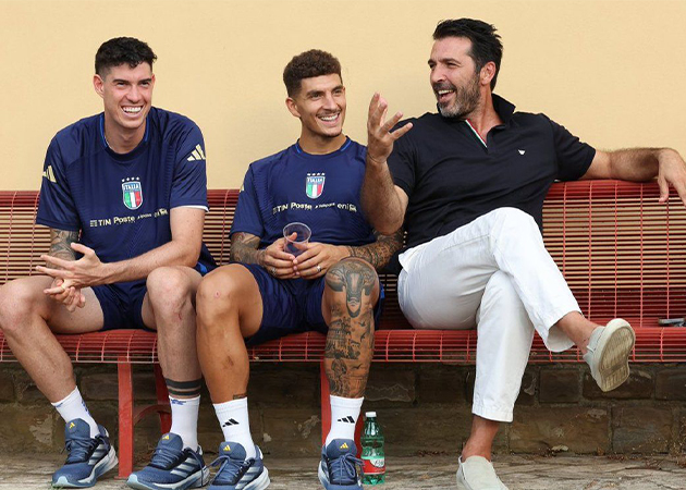 Buffon kể chuyện gì mà các tân binh của đội tuyển Italia phấn khích đến thế?