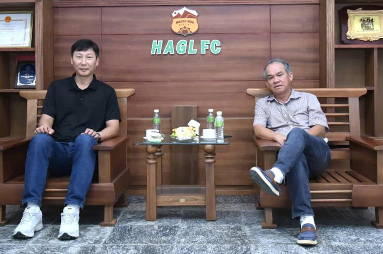 Ảnh bài viết HAGL hòa Nam Định, bầu Đức có hình ảnh gây xúc động