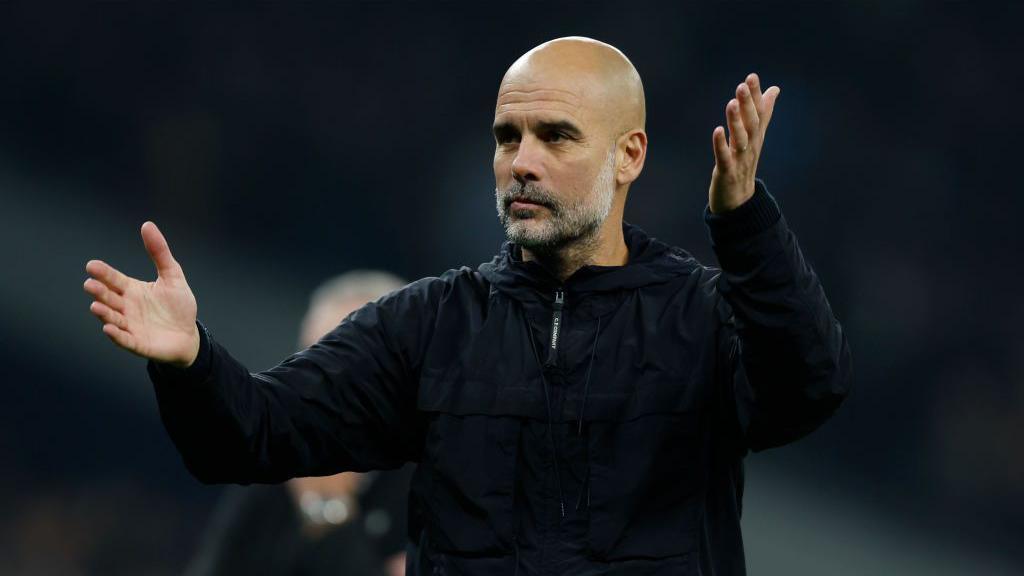 CĐV Tottenham chế giễu Pep Guardiola: “Ông sẽ bị sa thải vào sáng mai”
