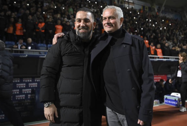 Fenerbahce báo tin vui về sức khỏe Mourinho, tặng 'quà lớn' chất lừ từ Al Nassr