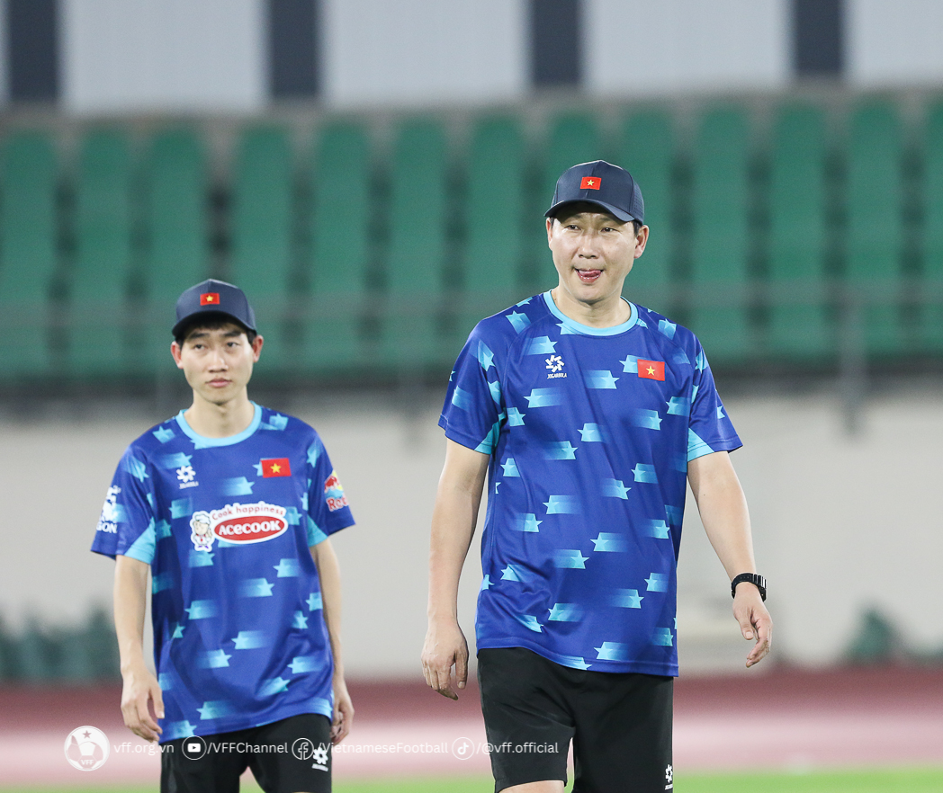 Ảnh bài viết Thắng Philippines, tuyển Việt Nam đã thấy sự khác biệt giữa Kim Sang-sik và Troussier