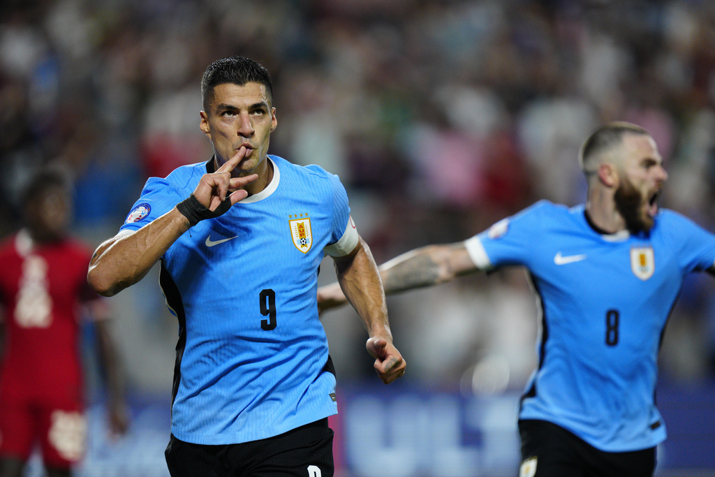Suarez lên tiếng, Uruguay thắng nghẹt thở Canada 