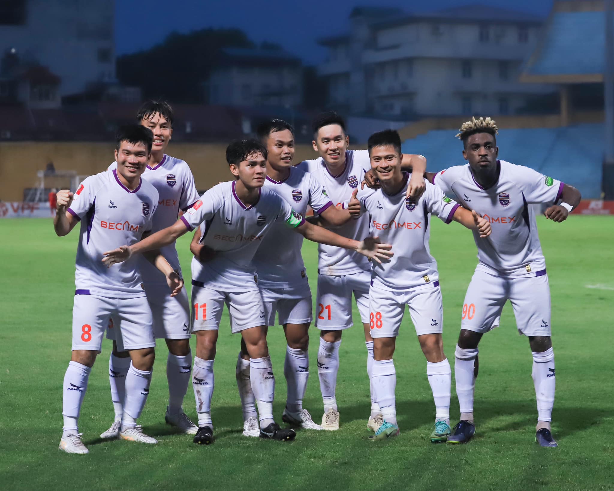 Ảnh bài viết Bình Dương vung tiền rầm rộ, tuyển mộ thêm 2 chuyên gia châu Âu 