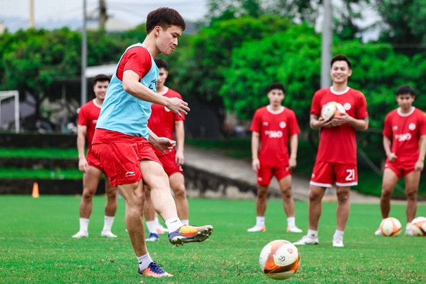 Ảnh bài viết Hoàng Đức vượt mặt Quang Hải, nhận 'lót tay' kỷ lục bóng đá Việt Nam