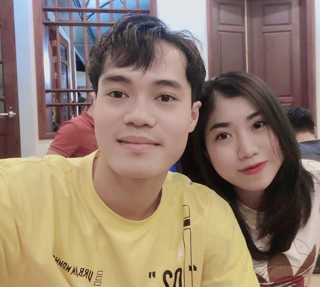 Nghỉ hè, em gái Văn Toàn khoe dáng nóng bỏng bên hồ bơi