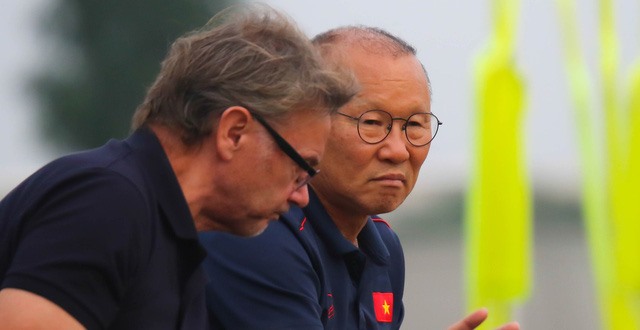 Philippe Troussier hay Park Hang-seo? Rõ thời điểm tuyển Ấn Độ công bố tân HLV