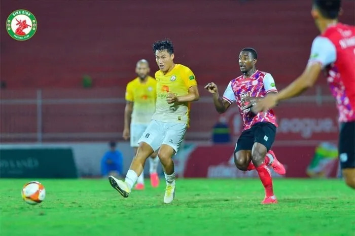Bị đội Hạng Nhất 'hút máu', Á quân V-League quay lại với sao Việt kiều