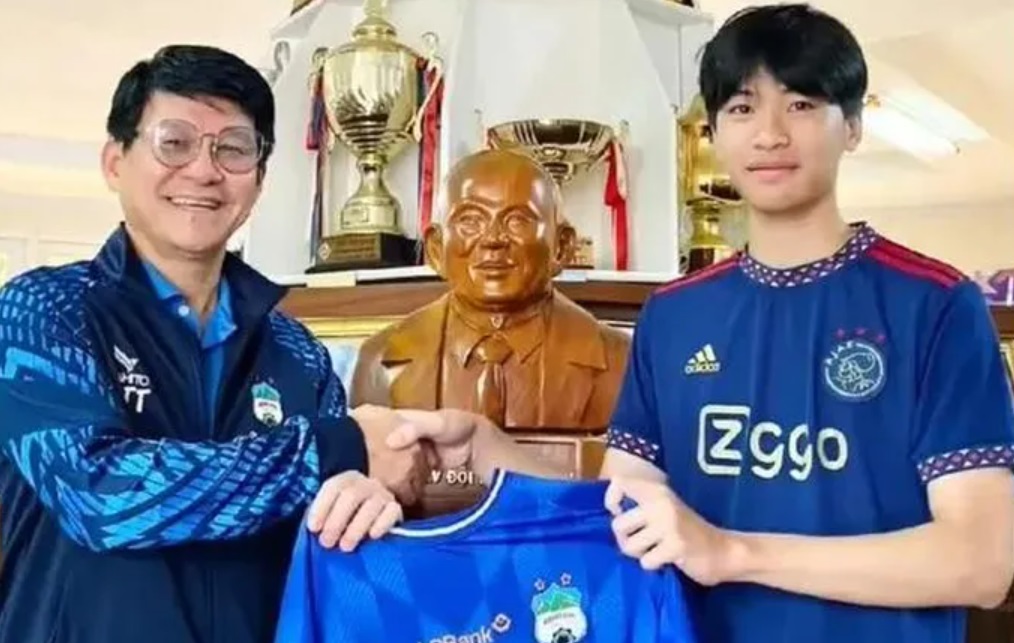 Ảnh bài viết Vừa chiêu mộ cựu sao AS Roma, HAGL lại đón thêm tân binh