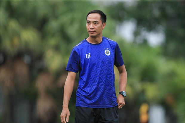 Ảnh bài viết Chủ tịch Hà Nội FC lên tiếng về trình độ của tân HLV