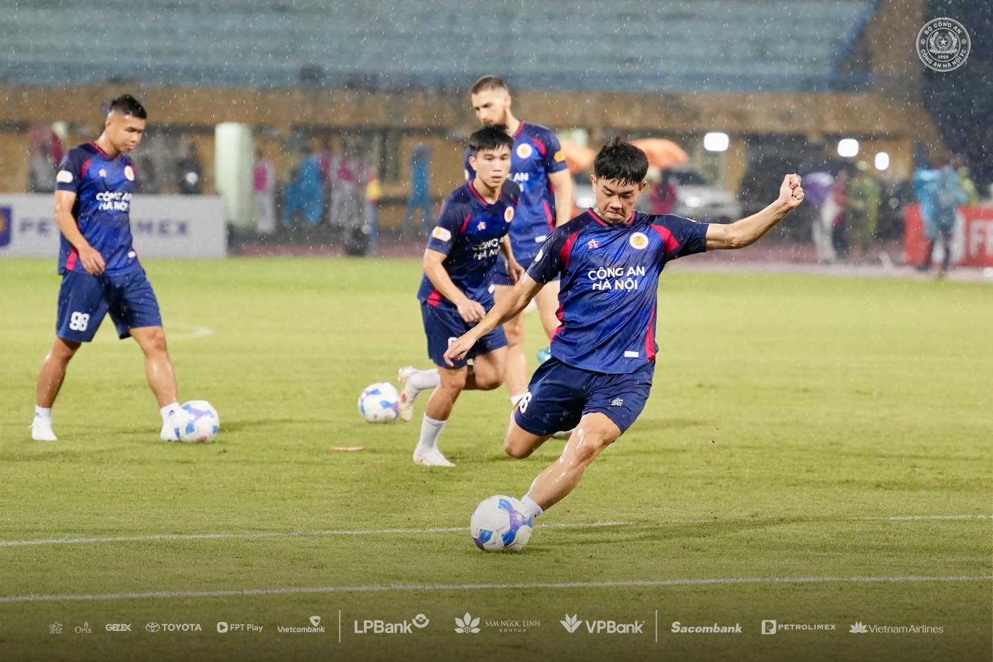 Ảnh bài viết CAHN thua đau, HLV Polking phá vỡ im lặng về Đình Bắc