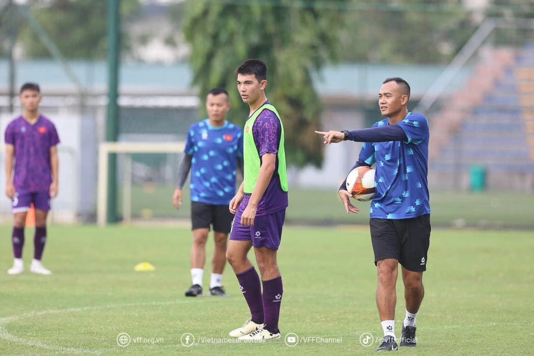 Ảnh bài viết Việt kiều Australia tiết lộ mối quan hệ với chân sút hàng đầu U17 Việt Nam